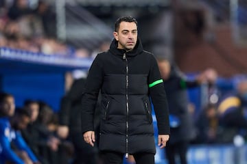 El 21 de mayo de 2015 Xavi anunci¨® su marcha como jugador del Barcelona y tan solo 17 d¨ªas m¨¢s tarde sali¨® campe¨®n de la Champions, completando as¨ª un final de ensue?o. En Qatar, su siguiente destino, pas¨® varios a?os: primero como futbolista y despu¨¦s dando sus primeros pasos como entrenador. Volvi¨® a Barcelona como entrenador y tres temporadas m¨¢s tarde dejar¨¢ la vacante libre. Su propuesta no acab¨® de convencer, pero gan¨® la primera liga tras Messi y una Supercopa de Espa?a.