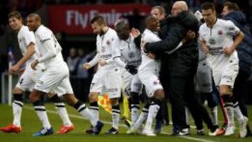 Bazile celebra su gol.