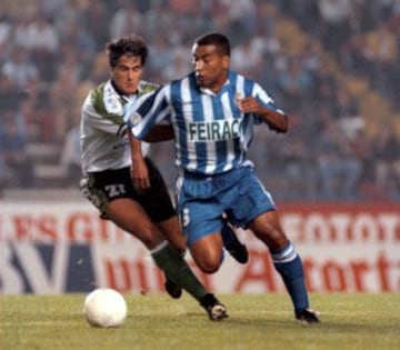 Mauro Silva  jugó en el deportivo desde 1992 a 2005, ganó los seis títulos oficiales que tiene el club en sus vitrinas.