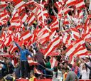 La afición del Granada saca tarjeta roja a los arbitrajes y al VAR