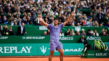 Carlos Alcaraz celebra el último punto que le convirtió en el ganador del Masters de Montecarlo.