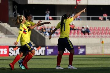 El equipo colombiano venció 7-0 a Uruguay en el debut en la Copa América Femenina con póquer de Catalina Usme y goles de Yoreli Rincón, Daniela Montoya e Isabella Echeverri.