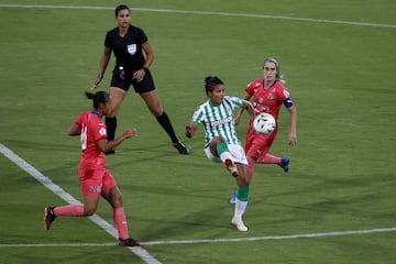 Clásico entre los equipos de Medellín por la fecha 7 del grupo B de la Liga Femenina. 2-1 para el verde.