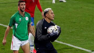 Keylor Navas no pudo hacer nada para salvar a Costa Rica de la derrota pese a dos grandes atajadas. El cuadro tico perdi&oacute; por marcador de 1-2.