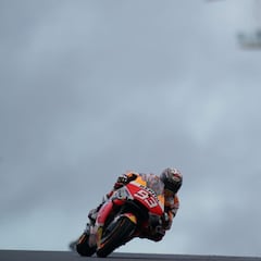 Márquez lidera en mojado y en seco en el arranque texano