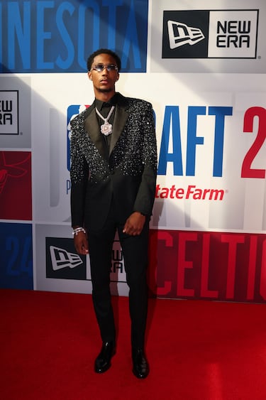 Elección 5 por Detroit Pistons.