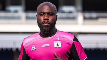 Éder Álvarez Balanta se lesiona la rodilla y estará fuera de las canchas varias semanas.