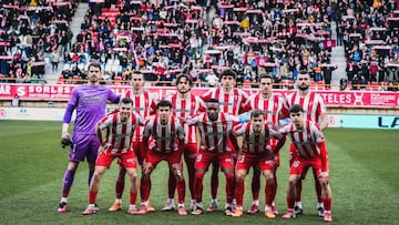 24-01-26. ALINEACIÓN DEL SPORTING EN LEÓN; DE PIE DESDE LA IZDA, YÁÑEZ, DUBASIN, CORREDERA, GELABERT, OLIVÁN, PABLO VÁZQUEZ, ROSAS, NACHO MARTÍN, OTERO, CURBELO Y MANU RGUEZ.