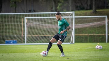 Erick Cabaco podría estrenarse en una lista del Racing de Ferrol tras su larga lesión.