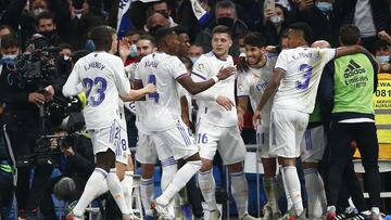 Soccer Football - LaLiga - Real Madrid v Atletico Madrid - Santiago Bernabeu, Madrid, Spain - December 12, 2021 Real Madrid&#039;s Marco Asensio celebrates scoring their second goal with teammates REUTERS/Javier Barbancho