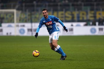 El mediocentro internacional por Espa?a jug車 cuatro campa?as en el SSC Napoli. Lleg車 a N芍poles, previo pago de 30 millones de euros, procedente del Betis. Disput車 166 partidos con el conjunto partenopeo en los que ha llegado a anotar 22 goles.
En verano de 2022, se march車 al PSG que pag車 23 millones por hacerse con sus servicios.