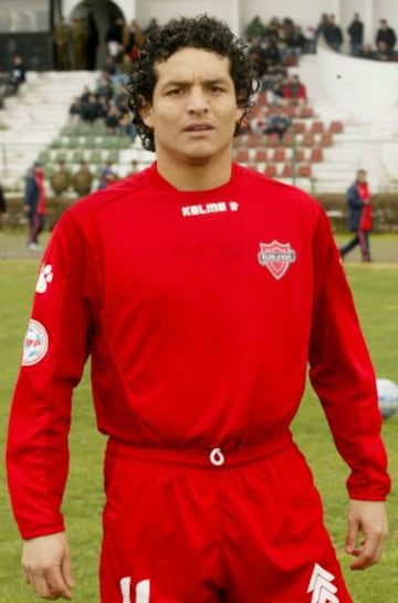 'Villagol' ha defendido a 11 equipos en su carrera. Formado en Colo Colo, el delantero ha vestido las camisetas de Ñublense, Deportes Iquique, Universidad de Chile, Fernández Vial, Deportes Talcahuano, Deportes Copiapó; entre otros.