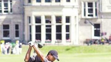 <b>EN BUSCA DEL SEGUNDO BRITISH. </b>Woods entrenándose en el campo de St. Andrews.