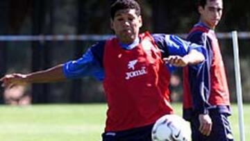 <b>ESTÁ LISTO.</b> El defensa del Deportivo Donato Gama se ha incorporado este jueves a los entrenamientos después de recuperarse de la rotura del cuerno posterior del menisco interno de la rodilla izquierda.