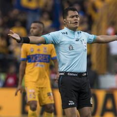 ¿Llegó el VAR a la Liga MX? La polémica del Clásico Regio