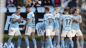 Brais M&eacute;ndez celebra con Santi Mina el primer gol del Celta contra el Rayo Vallecano. 