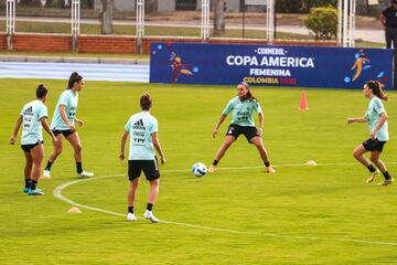 La Selección Argentina realizó su primer y único entrenamiento en Bucaramanga antes de disputar las semifinales de la Copa América Femenina ante Colombia en el estadio Alfonso López.