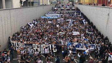 Aficionados de Rayados sí realizaron la caravana