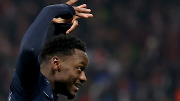 Golazo estratosférico en Champions del último gran talento de Colombia: ¡Jhon Durán!