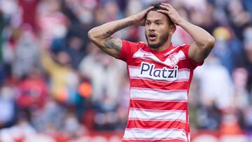 Luis Su&aacute;rez con el Granada.