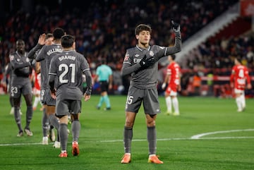 0-2. El jugador turco del Real Madrid celebra el segundo tanto