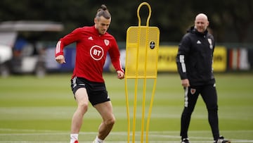 Rob Page, seleccionador de Gales: "Hablo con Bale y adapto los entrenamientos"