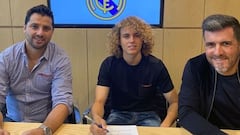 David de la V&iacute;bora, junto a sus representantes de Stellar Group, firm&oacute; su nuevo contrato con el Real Madrid hasta 2024.