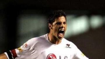 <b>ILUSIONADO. </b>Cicinho es un gran lateral derecho con una contrastada experiencia.