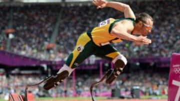 Pistorius llega a semifinales como un héroe de la pista