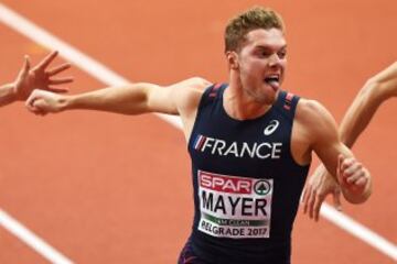 El heptatleta francés Kevin Mayer compite en los 60 metros lisos.