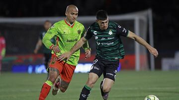 (L-R) Luis Rodriguez of Juarez and Juan Brunetta of Santos during the game FC Juarez vs Santos, corresponding to Round 06 of the Torneo Clausura 2023 of the Liga BBVA MX, at Olimpico Benito Juarez Stadium, on February 11, 2023.
<br><br>
(I-D) Luis Rodriguez de Juarez y Juan Brunetta de Santos durante el partido FC Juarez vs Santos, Correspondiente a la Jornada 06 del Torneo Clausura 2023 de la Liga BBVA MX, en el Estadio Olimpico Benito Juarez, el 11 de Febrero de 2023.