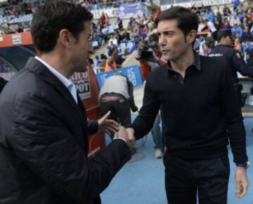 Saludo de los entrenadores Pablo Franco y Marcelino