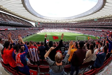 El Metropolitano batió el récord de asistencia mundial a un partido de clubes de fútbol femenino. Como se esperaba, la afición del Atlético no falló y respondió a la llamada de su sección femenina con 60.739 espectadores para convertirse en el partido con más espectadores de la historia, el 17 de marzo de 2019