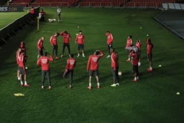 Con toda su nómina titular, Internacional de Porto Alegre entrena en El Campín previo al partido ante Santa Fe por cuartos de final de Copa Libertadores.