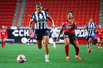 Rebeca Bernal (L) of Monterrey fights for the ball with Aisha Solorzano (R) of Tijuana during the 17th round match between Tijuana and Monterrey as part of the Liga BBVA MX Femenil, Torneo Apertura 2024 at Caliente Stadium on November 03, 2024 in Tijuana, Baja California, Mexico.