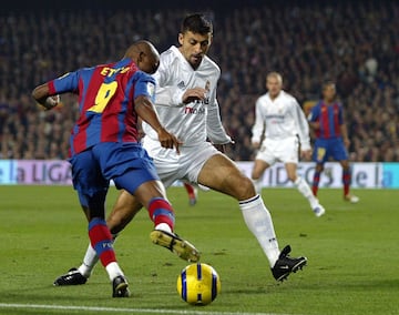 El argentino fue uno de los fichajes del Real Madrid de cara a la temporada 2004-2005 viniendo de la Roma con la vitola de ser uno de los mejores defensas del mundo. Le apodaban 'el muro' y se marchó con el apelativo de 'la valla' tras disputar 30 encuentros en La Liga, anotar dos goles, y no adaptarse en ningún momento al sistema defensivo del fútbol español. Su labor pretendía olvidar la marcha de Hierro pero no estuvo ni cerca de conseguirlo.