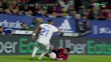 La mano de Chimy Ávila por la que De Burgos Bengoetxea señaló penalti a favor del Real Madrid.