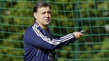 ESPAÑA. Martino no quiere volver a ver el partido contra la Selección