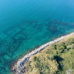 Hallan un templo bajo el mar en Italia