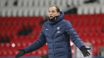 Soccer Football - Ligue 1 - Paris St Germain v Olympique Lyonnais - Parc des Princes, Paris, France - December 13, 2020 Paris St Germain coach Thomas Tuchel reacts REUTERS/Charles Platiau