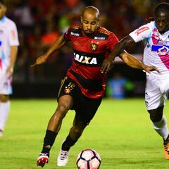 Junior gana en Brasil y está a un empate de las semifinales