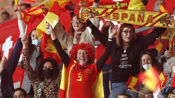 Aficionados de la selección, durante el partido.