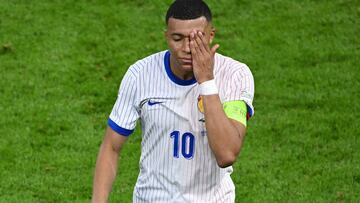 Soccer Football - Euro 2024 - Quarter Final - Portugal v France - Hamburg Volksparkstadion, Hamburg, Germany - July 5, 2024 France's Kylian Mbappe looks dejected as he walks off the pitch at half time REUTERS/Annegret Hilse     TPX IMAGES OF THE DAY