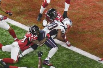 James White, corredor de New England Patriots, realizó una carrera llena de fuerza y corazón para anotar su tercer touchdown del partido y dar la victoria a los New England Patriots.