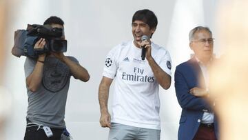 La Fan Zone del Madrid cantó "Raúl presidente"