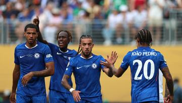 Los jugadores del Chelsea celebran el triunfo ante el PSG para ganar el Mundial de Clubes.