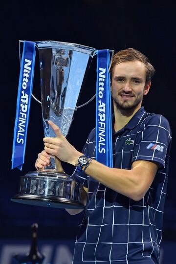 Daniil Medvedev, con el trofeo de Maestro.