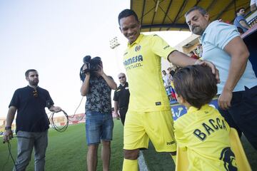 Carlos Bacca fue presentado en La Cerámica como nuevo refuerzo del Villarreal.