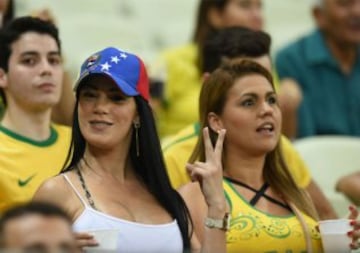 Las bellas hinchas se adueñan de las Eliminatorias