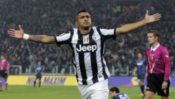 Arturo Vidal festejando un gol en la Juventus.